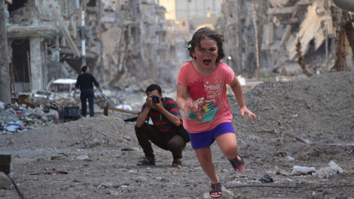 Family Trip To Petting Zoo Didn’t Go As Planned, Internet Response Is Hilarious Family Trip To Petting Zoo Didn’t Go As Planned, Internet Response Is Hilarious