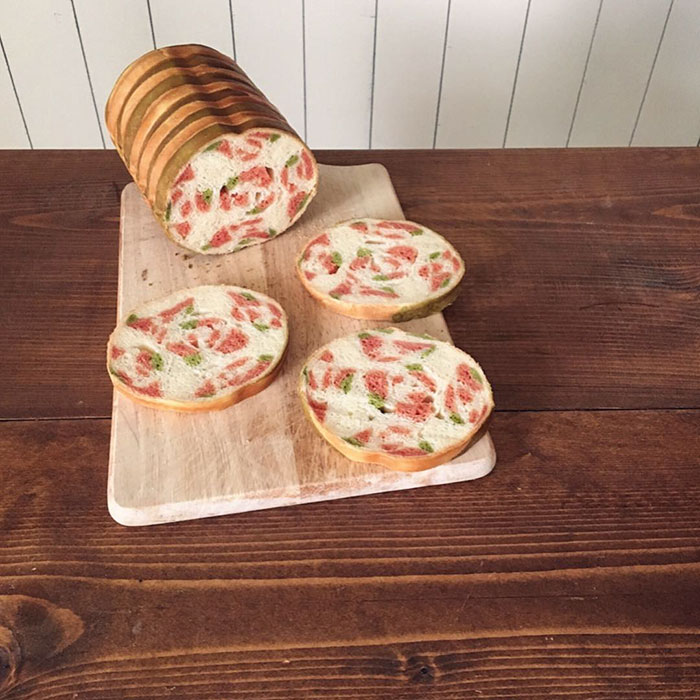 Japanese Mom Bakes Awesome Loaves of Bread Inspired By Her Kids Drawings And Nature Japanese Mom Bakes Awesome Loaves of Bread Inspired By Her Kids Drawings And Nature