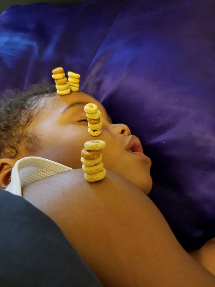 Dads Compete To See Who Can Stack More Cheerios On Their Babies Dads Compete To See Who Can Stack More Cheerios On Their Babies