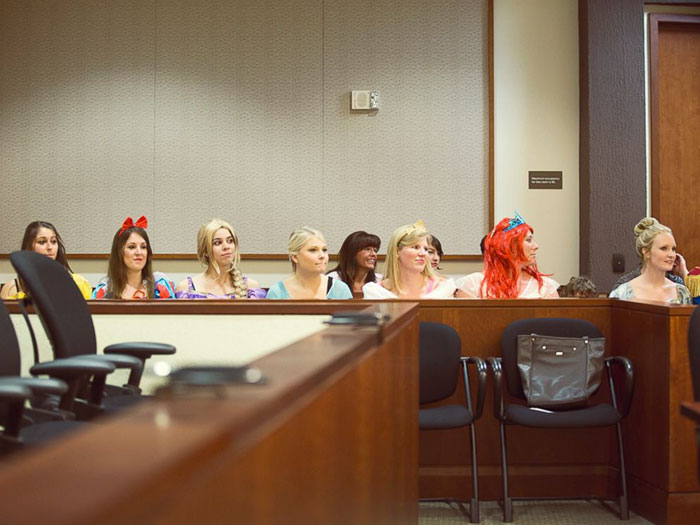 Entire Courtroom Dresses As Disney Characters For 5-Year-Old Girl’s Adoption Hearing Entire Courtroom Dresses As Disney Characters For 5-Year-Old Girl’s Adoption Hearing