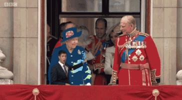 The Queen&#8217;s &#8216;Green Screen&#8217; Outfit Sparks A Hilarious Internet Reaction
