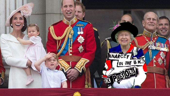 The Queen&#8217;s &#8216;Green Screen&#8217; Outfit Sparks A Hilarious Internet Reaction