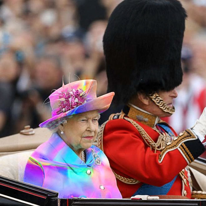 The Queen&#8217;s &#8216;Green Screen&#8217; Outfit Sparks A Hilarious Internet Reaction
