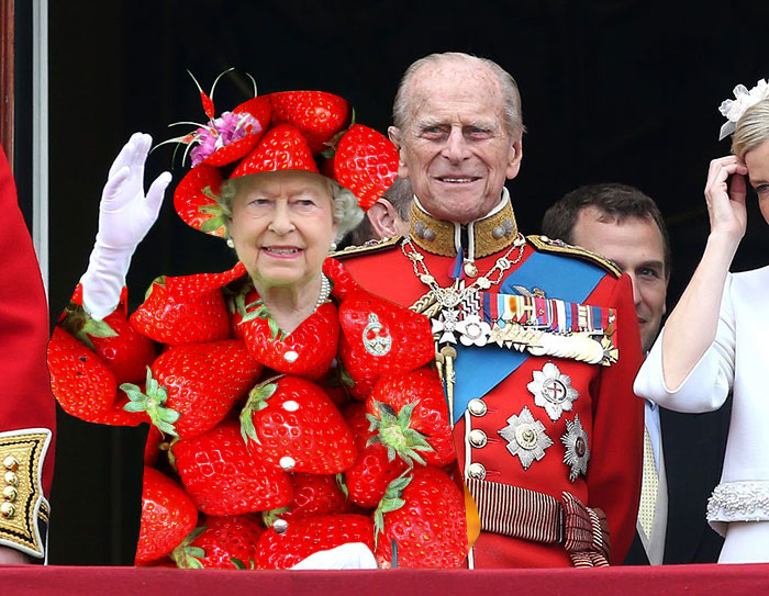 The Queen&#8217;s &#8216;Green Screen&#8217; Outfit Sparks A Hilarious Internet Reaction
