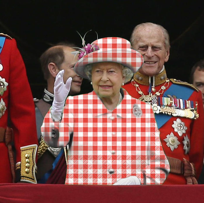 The Queen&#8217;s &#8216;Green Screen&#8217; Outfit Sparks A Hilarious Internet Reaction