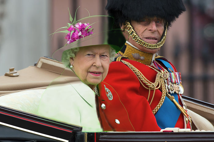 The Queen&#8217;s &#8216;Green Screen&#8217; Outfit Sparks A Hilarious Internet Reaction