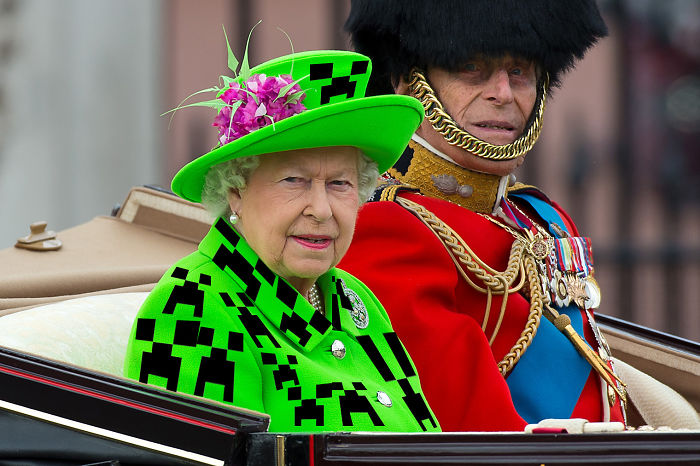 The Queen&#8217;s &#8216;Green Screen&#8217; Outfit Sparks A Hilarious Internet Reaction