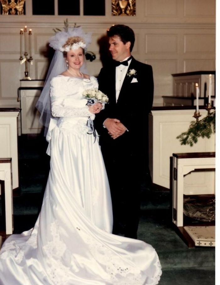 The Queen&#8217;s &#8216;Green Screen&#8217; Outfit Sparks A Hilarious Internet Reaction