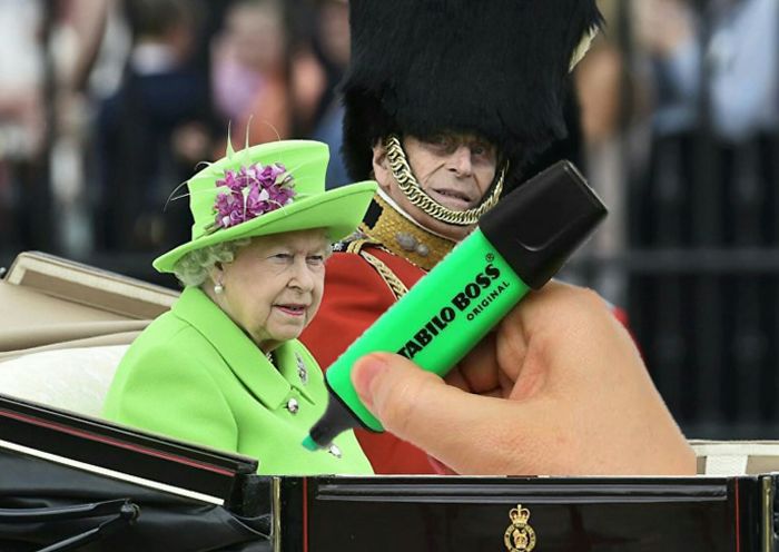The Queen&#8217;s &#8216;Green Screen&#8217; Outfit Sparks A Hilarious Internet Reaction