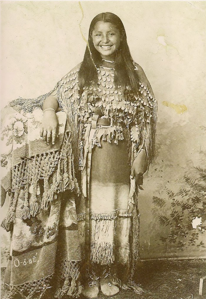 1800s-1900s Portraits Of Native American Teen Girls Show Their Unique Beauty And Style (36 Pics) 1800s-1900s Portraits Of Native American Teen Girls Show Their Unique Beauty And Style (36 Pics)