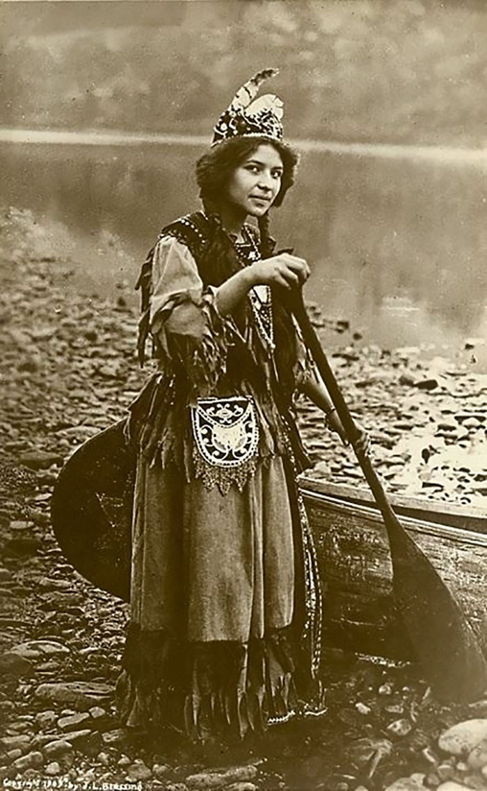 1800s-1900s Portraits Of Native American Teen Girls Show Their Unique Beauty And Style (36 Pics) 1800s-1900s Portraits Of Native American Teen Girls Show Their Unique Beauty And Style (36 Pics)