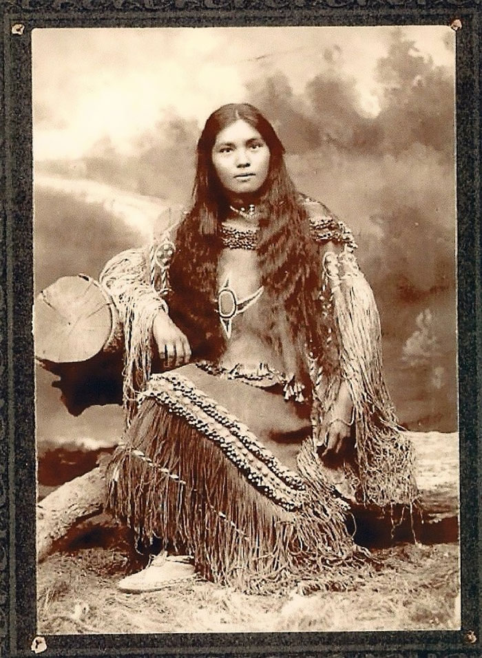 1800s-1900s Portraits Of Native American Teen Girls Show Their Unique Beauty And Style (36 Pics) 1800s-1900s Portraits Of Native American Teen Girls Show Their Unique Beauty And Style (36 Pics)