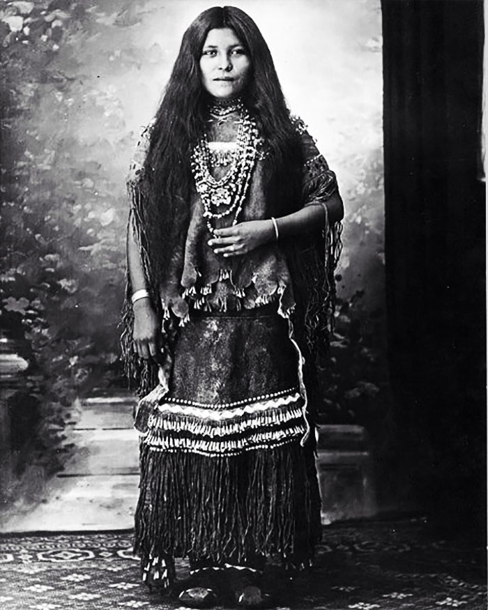 1800s-1900s Portraits Of Native American Teen Girls Show Their Unique Beauty And Style (36 Pics) 1800s-1900s Portraits Of Native American Teen Girls Show Their Unique Beauty And Style (36 Pics)
