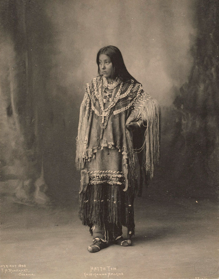1800s-1900s Portraits Of Native American Teen Girls Show Their Unique Beauty And Style (36 Pics) 1800s-1900s Portraits Of Native American Teen Girls Show Their Unique Beauty And Style (36 Pics)