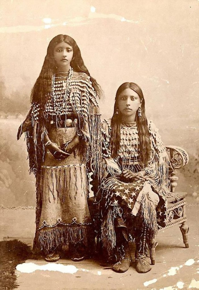 1800s-1900s Portraits Of Native American Teen Girls Show Their Unique Beauty And Style (36 Pics) 1800s-1900s Portraits Of Native American Teen Girls Show Their Unique Beauty And Style (36 Pics)