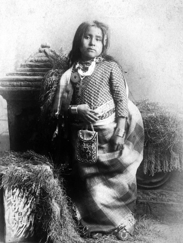 1800s-1900s Portraits Of Native American Teen Girls Show Their Unique Beauty And Style (36 Pics) 1800s-1900s Portraits Of Native American Teen Girls Show Their Unique Beauty And Style (36 Pics)