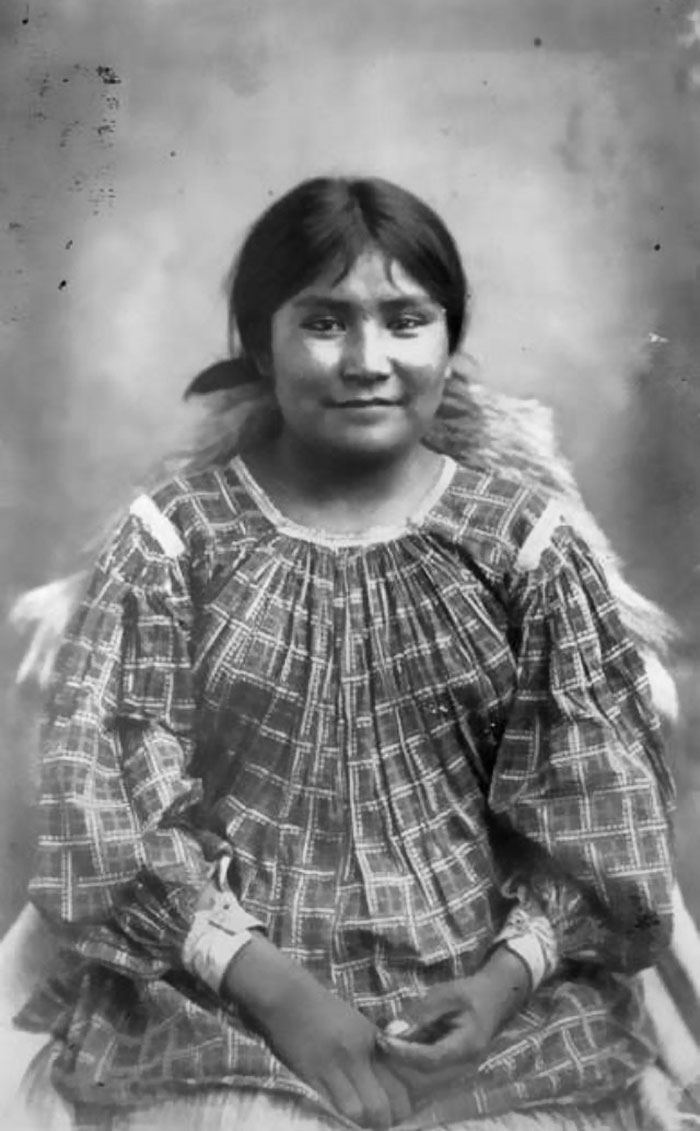 1800s-1900s Portraits Of Native American Teen Girls Show Their Unique Beauty And Style (36 Pics) 1800s-1900s Portraits Of Native American Teen Girls Show Their Unique Beauty And Style (36 Pics)