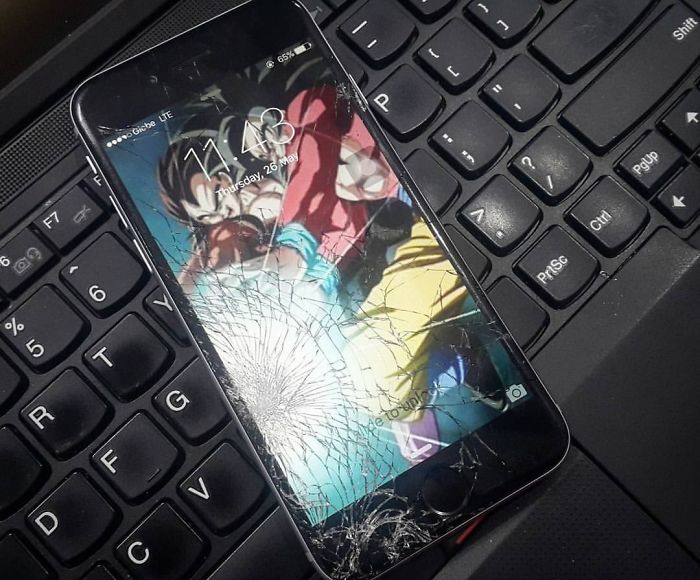 22 Creative Ways To Fix&#8221; Your Broken Phone Screen&#8221;