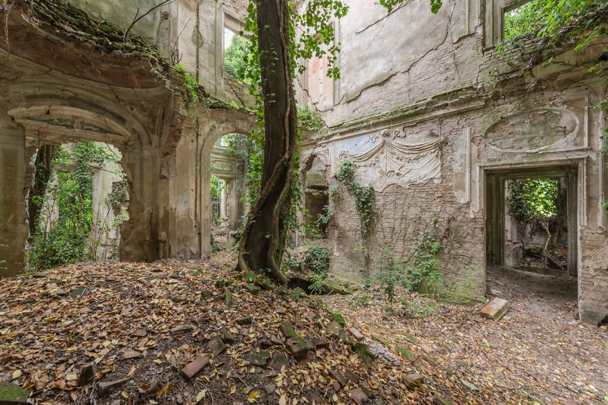 I Photograph Abandoned Buildings While Travelling Across Europe (Part 2) I Photograph Abandoned Buildings While Travelling Across Europe (Part 2)