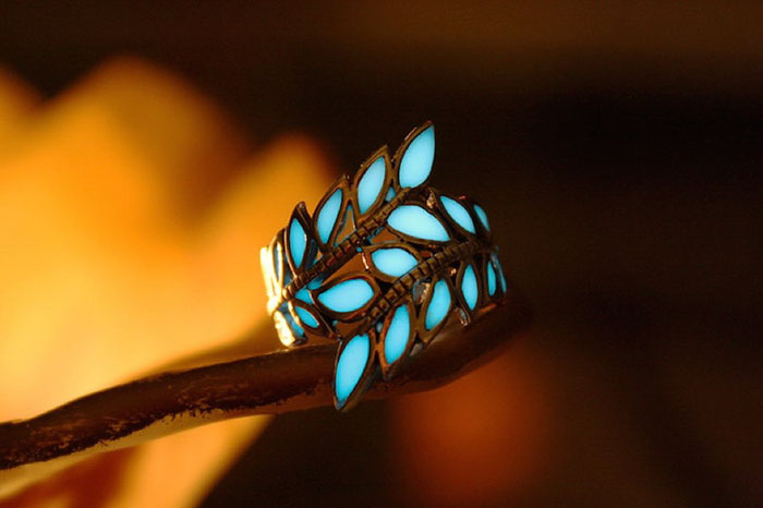 Glow-In-The-Dark-Jewelry That Will Make You Feel Magical