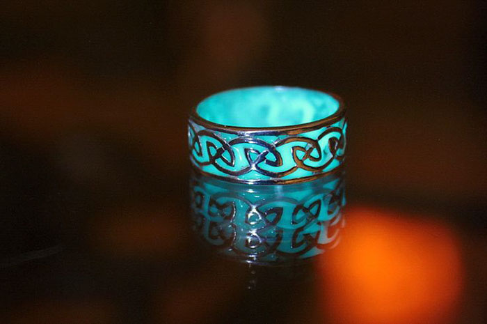 Glow-In-The-Dark-Jewelry That Will Make You Feel Magical