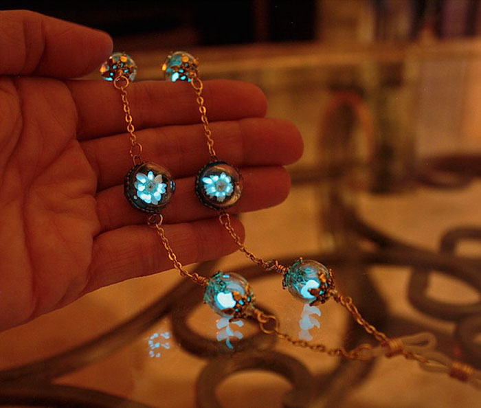 Glow-In-The-Dark-Jewelry That Will Make You Feel Magical