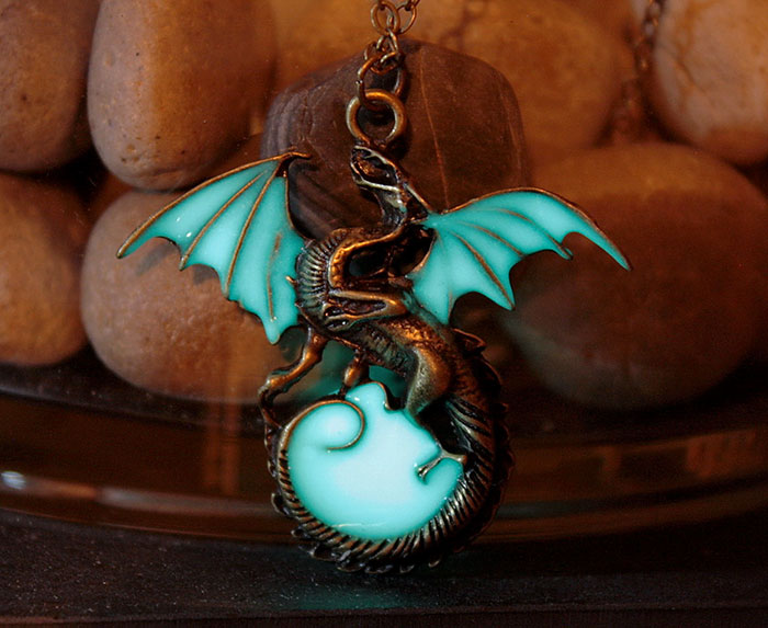 Glow-In-The-Dark-Jewelry That Will Make You Feel Magical