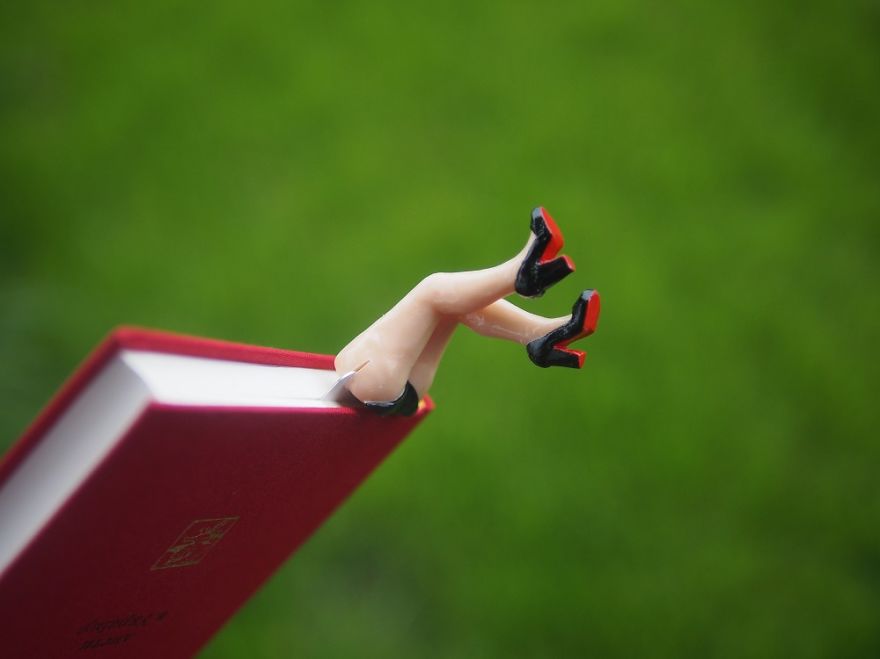 Cute Bookmarks That Make Tiny Legs Stick Out Of Your Book (Part 2) Cute Bookmarks That Make Tiny Legs Stick Out Of Your Book (Part 2)