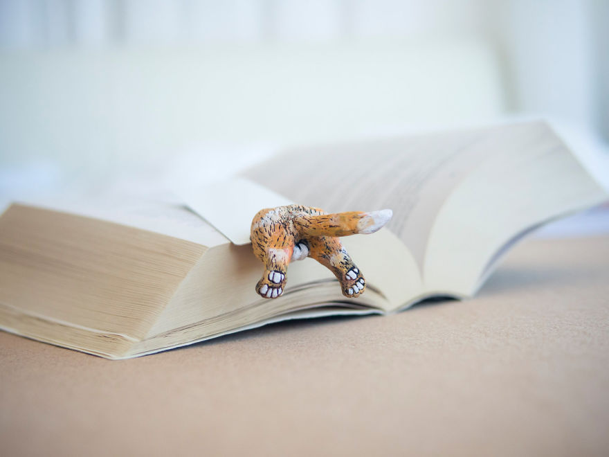 Cute Bookmarks That Make Tiny Legs Stick Out Of Your Book (Part 2) Cute Bookmarks That Make Tiny Legs Stick Out Of Your Book (Part 2)