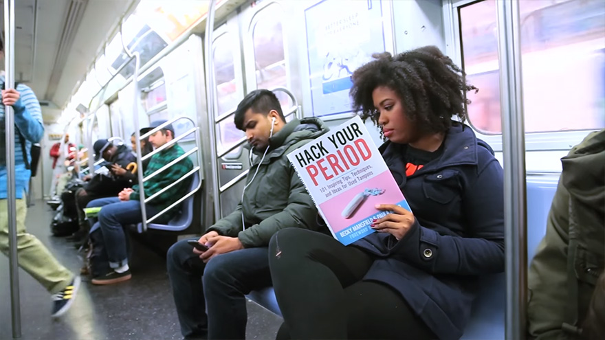 Guy Takes More Fake Book Covers Onto Subway To See How People React Guy Takes More Fake Book Covers Onto Subway To See How People React