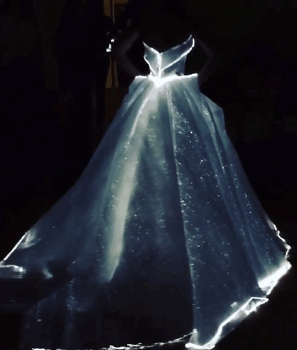 Glowing Dress Turns Claire Danes Into Cinderella At The Met Gala