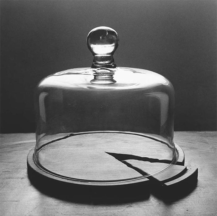 25 Mind-Bending Photos by Chema Madoz That Will Make You Look Twice