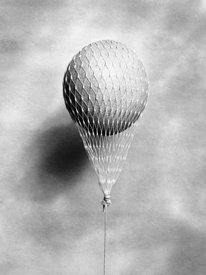 25 Mind-Bending Photos by Chema Madoz That Will Make You Look Twice