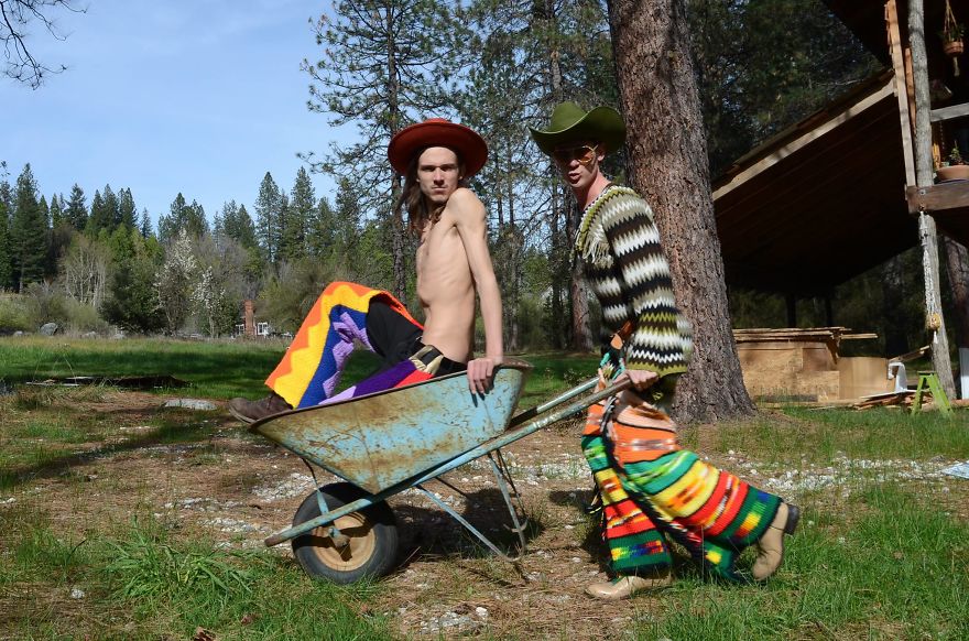 I Turn Grandma’s Blankets Into Clothes I Turn Grandma’s Blankets Into Clothes