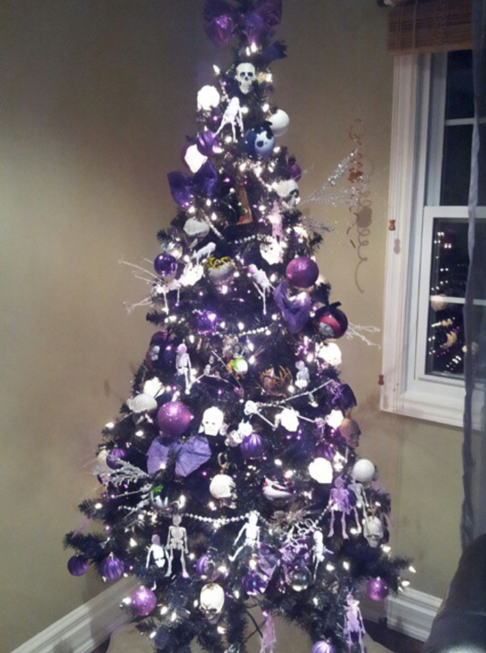 Halloween Christmas Trees Are A Thing Now (29 Pics)