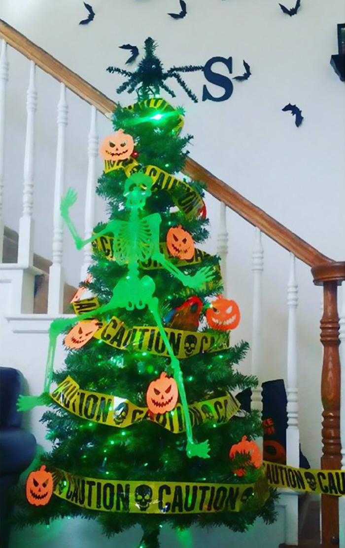 Halloween Christmas Trees Are A Thing Now (29 Pics)