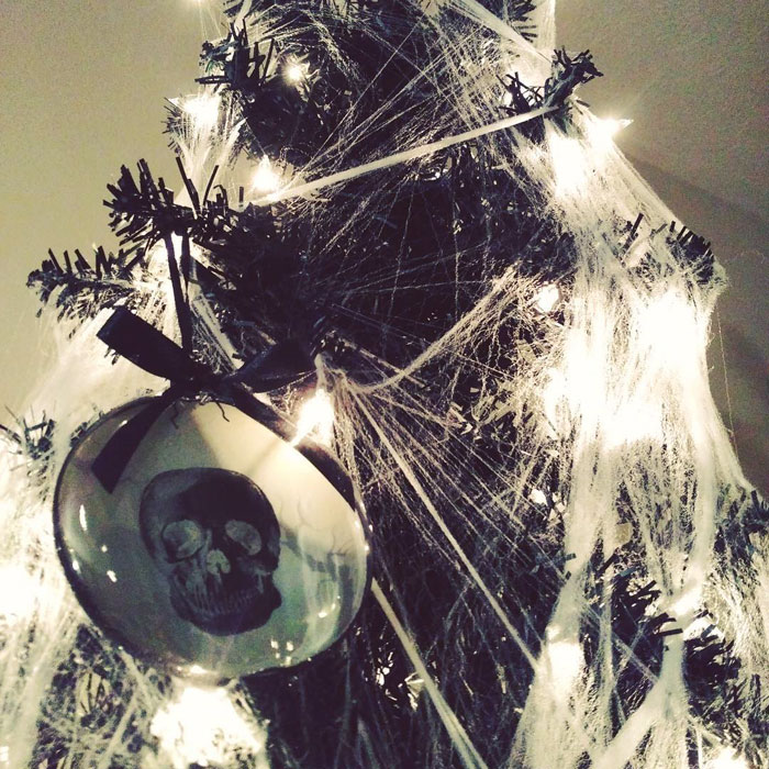 Halloween Christmas Trees Are A Thing Now (29 Pics)