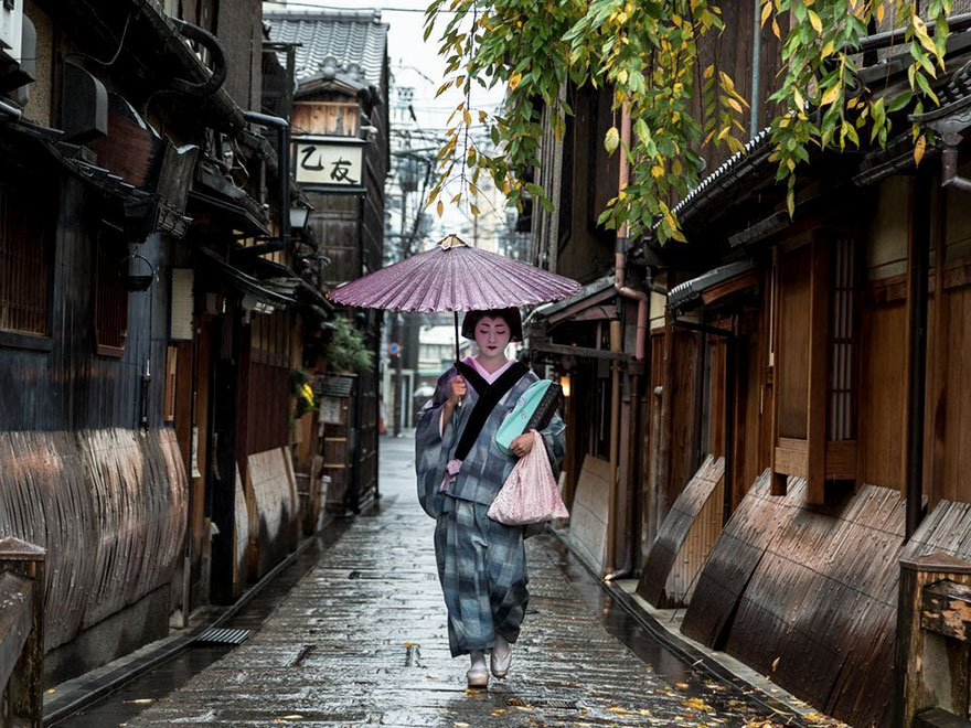 Top 147 Japan Street Photography Shots That Capture The Rarely Seen Side Of The Land Of The Rising Sun Top 147 Japan Street Photography Shots That Capture The Rarely Seen Side Of The Land Of The Rising Sun