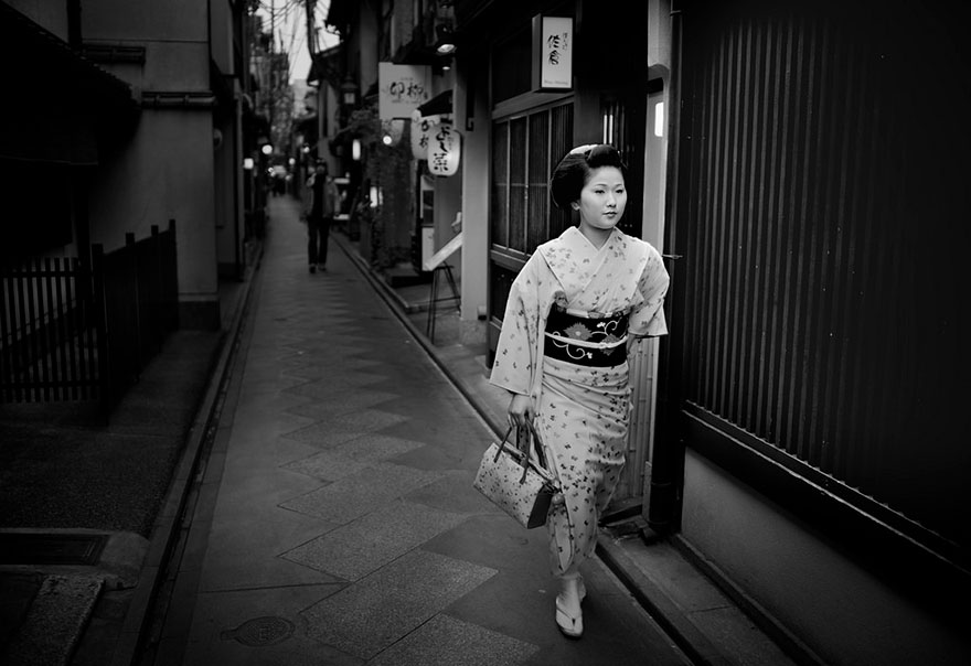Top 147 Japan Street Photography Shots That Capture The Rarely Seen Side Of The Land Of The Rising Sun Top 147 Japan Street Photography Shots That Capture The Rarely Seen Side Of The Land Of The Rising Sun