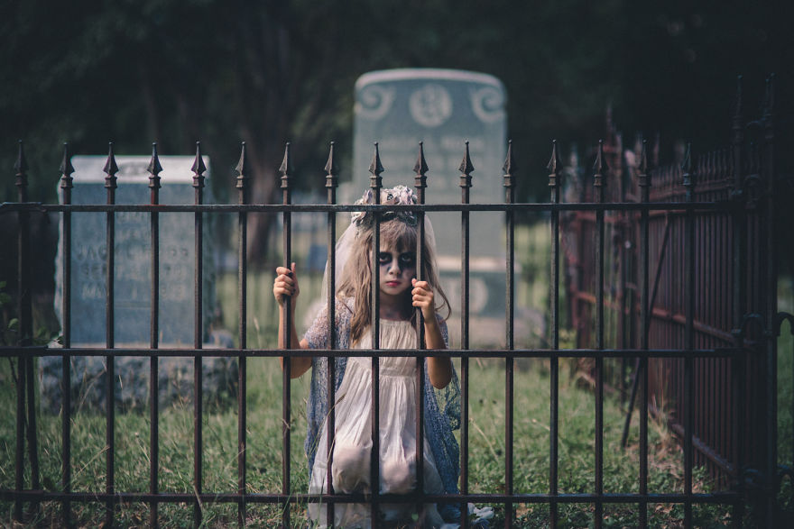 I Take Pictures Of My Husband And Daughter Dressed Up For A Spooky Halloween I Take Pictures Of My Husband And Daughter Dressed Up For A Spooky Halloween