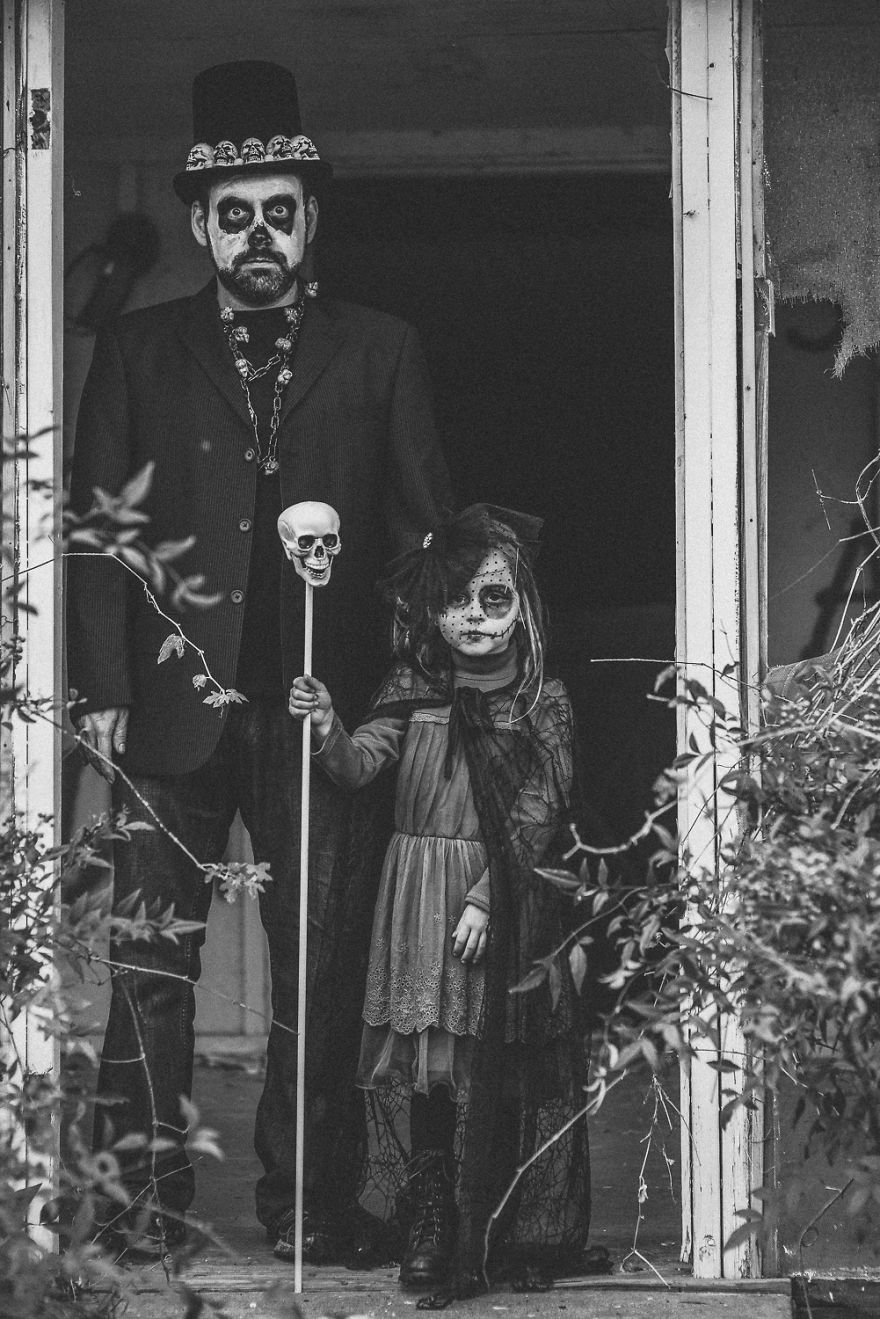 I Take Pictures Of My Husband And Daughter Dressed Up For A Spooky Halloween I Take Pictures Of My Husband And Daughter Dressed Up For A Spooky Halloween