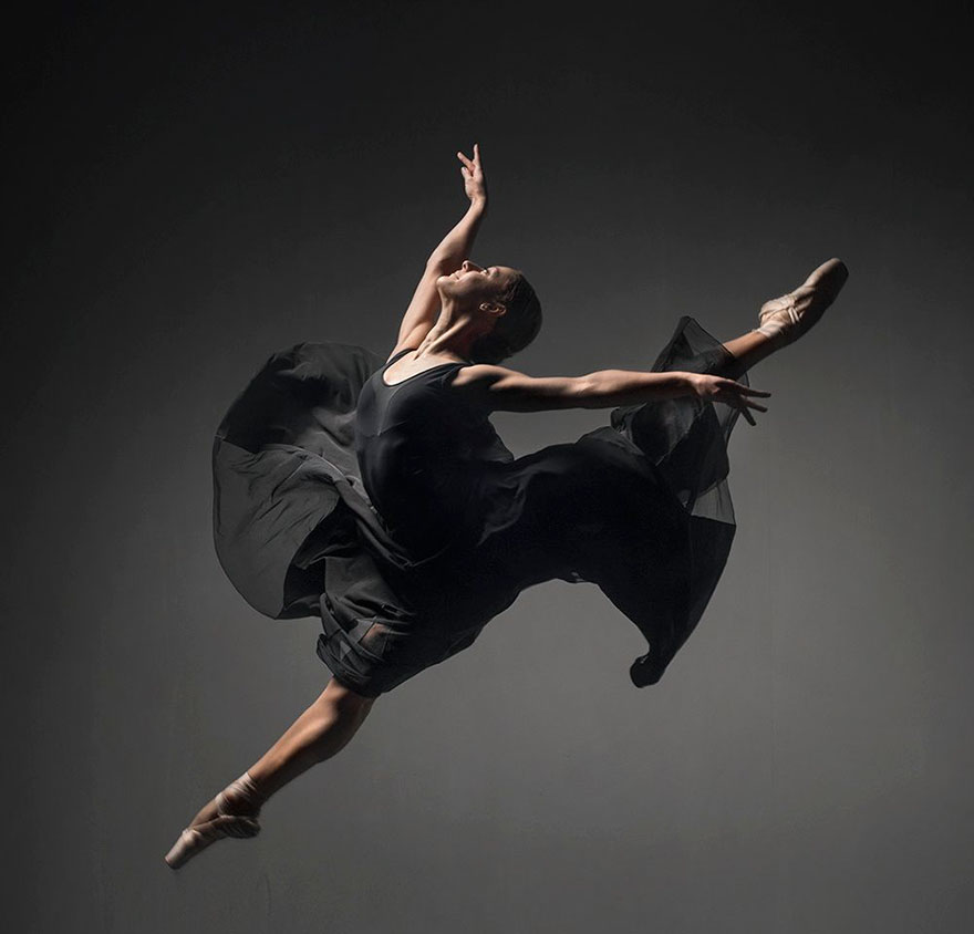 Sculptor Tries Photographing Dancers, And The Result Is Mindblowing (133 Pics) Sculptor Tries Photographing Dancers, And The Result Is Mindblowing (133 Pics)