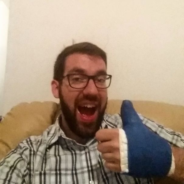 Guy Requests Framed Clinton Photo At Trump Hotel And Doesn&#8217;t Specify Which One, Staff Delivers