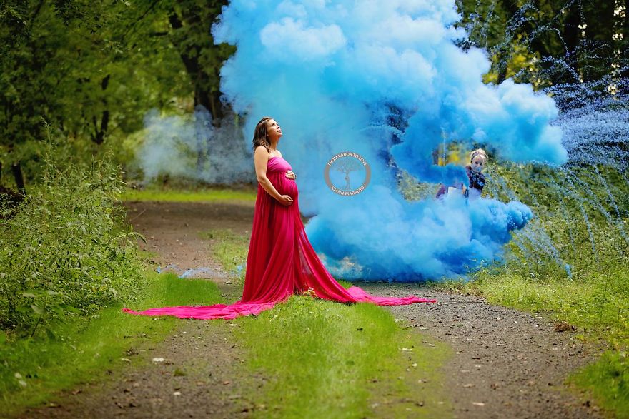 After 6 Miscarriages, Mom Finally Celebrates Rainbow Baby With Explosive Photoshoot After 6 Miscarriages, Mom Finally Celebrates Rainbow Baby With Explosive Photoshoot