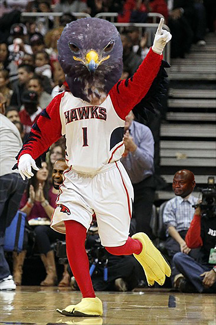 This Badass Hawk Just Sparked The Most Intense Photoshop Battle Ever (95 Pics) This Badass Hawk Just Sparked The Most Intense Photoshop Battle Ever (95 Pics)