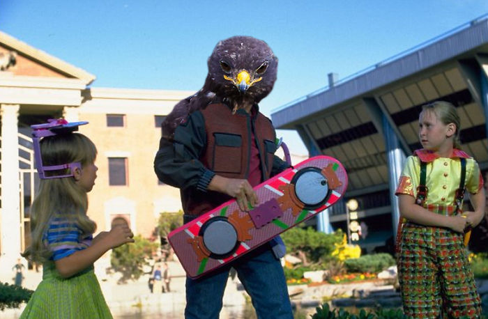 This Badass Hawk Just Sparked The Most Intense Photoshop Battle Ever (95 Pics) This Badass Hawk Just Sparked The Most Intense Photoshop Battle Ever (95 Pics)