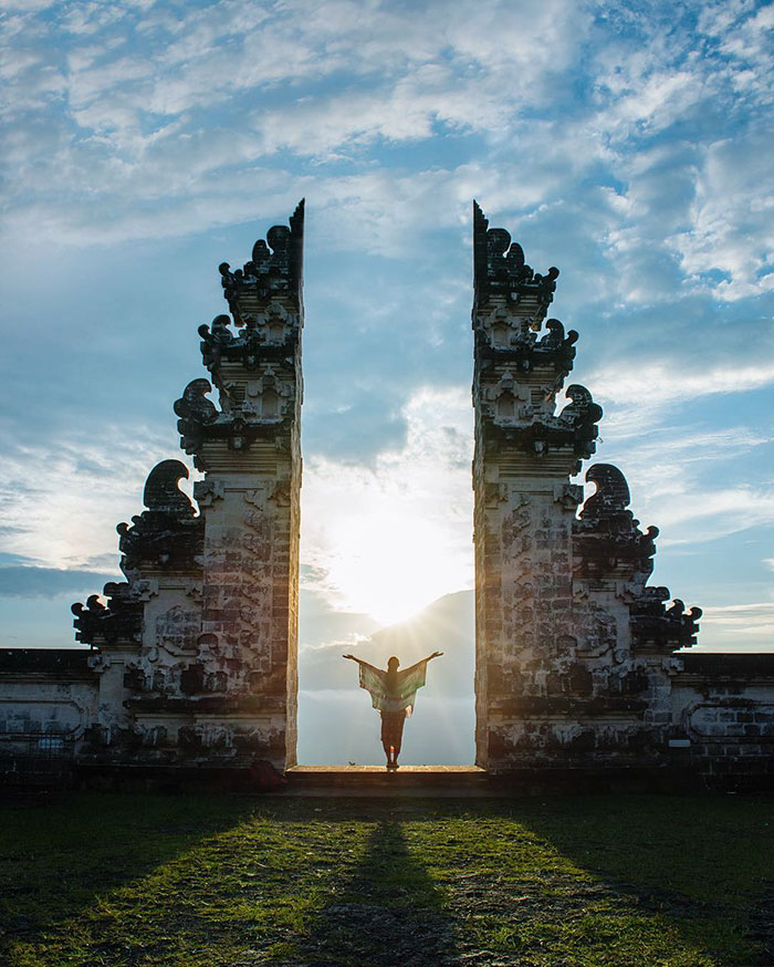 Guy Turns His Grandma’s Old Van Into Mobile Home And Spends 2 Years Travelling The World