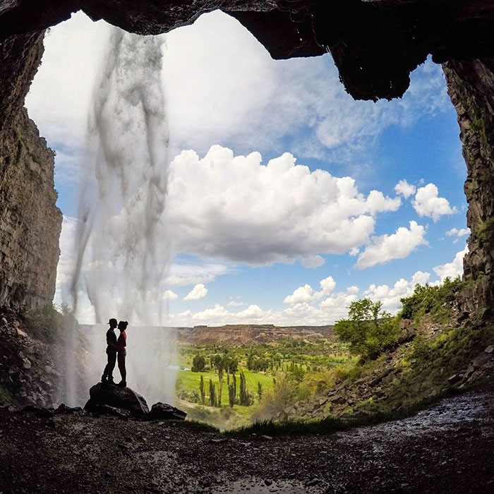Guy Turns His Grandma’s Old Van Into Mobile Home And Spends 2 Years Travelling The World