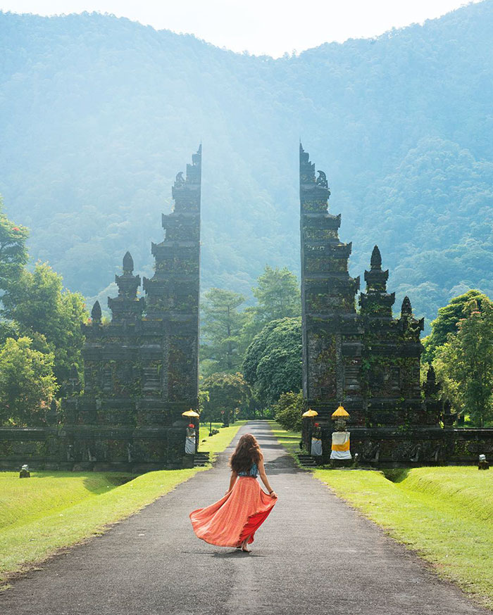 Guy Turns His Grandma’s Old Van Into Mobile Home And Spends 2 Years Travelling The World