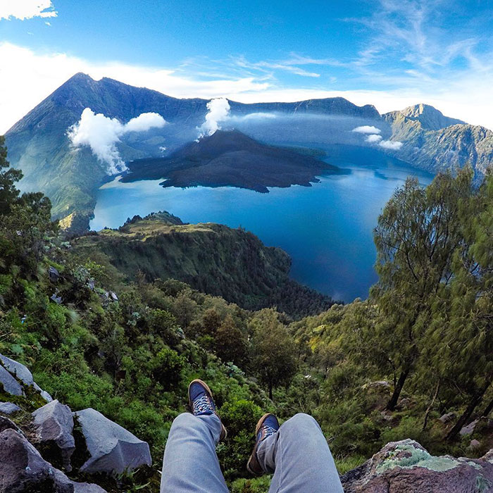 Guy Turns His Grandma’s Old Van Into Mobile Home And Spends 2 Years Travelling The World